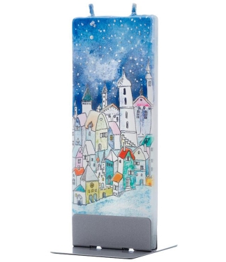 kalėdinė žvakė apsnigtas miestas žiema