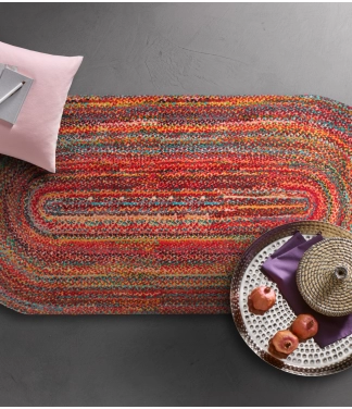 Ovalo formos kilimas interjere