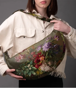 stilinga moteriska rankine su gelemis