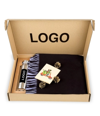 Praktiškos verslo dovanos: pledas iš Merino vilnos ir gertuvė