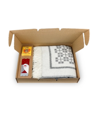 kaledine dovana pledas arbata ir zvake