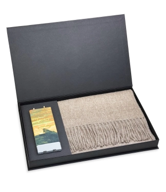 Rudas šalikas ir žvakė - zodiako ženklas Jautis RS05