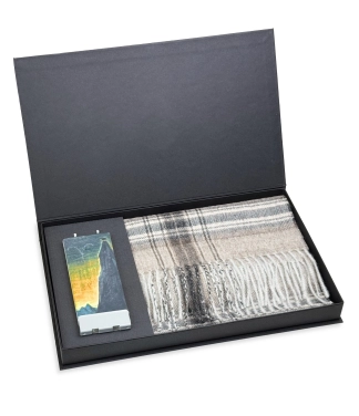 dovanų rinkinys vyrui šalikas ir žvakė