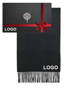 Prabangus vilnonis šalikas juodos pslavos ir dėžutė su logo