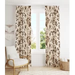 Dieninės užuolaidos rudi bijūnai interjere