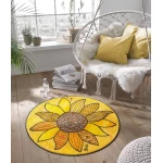 apvalus geltonas plaunamas kilimas interjere