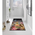 ilgas kiliminis takas plaunamas kolidoriuje 4