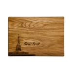 Verslo dovanos medinė pjaustymo lentelė graviruota New York 2