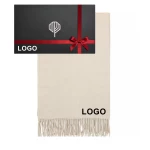 Smėlio spalvos šalikas su logo ir prabangi dėžutė su logo
