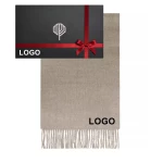 Šviesiai rudas vilnonis šalikas su logo ir dėžute
