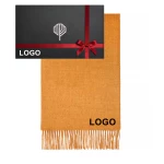 Garstyčių spalvos šalikas su logotipu ir dovanų dėžutė