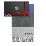 Stilingas šalikas ir dėžutė su logotipu