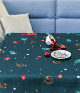 Praktiška kalėdinė dovana staltiesė