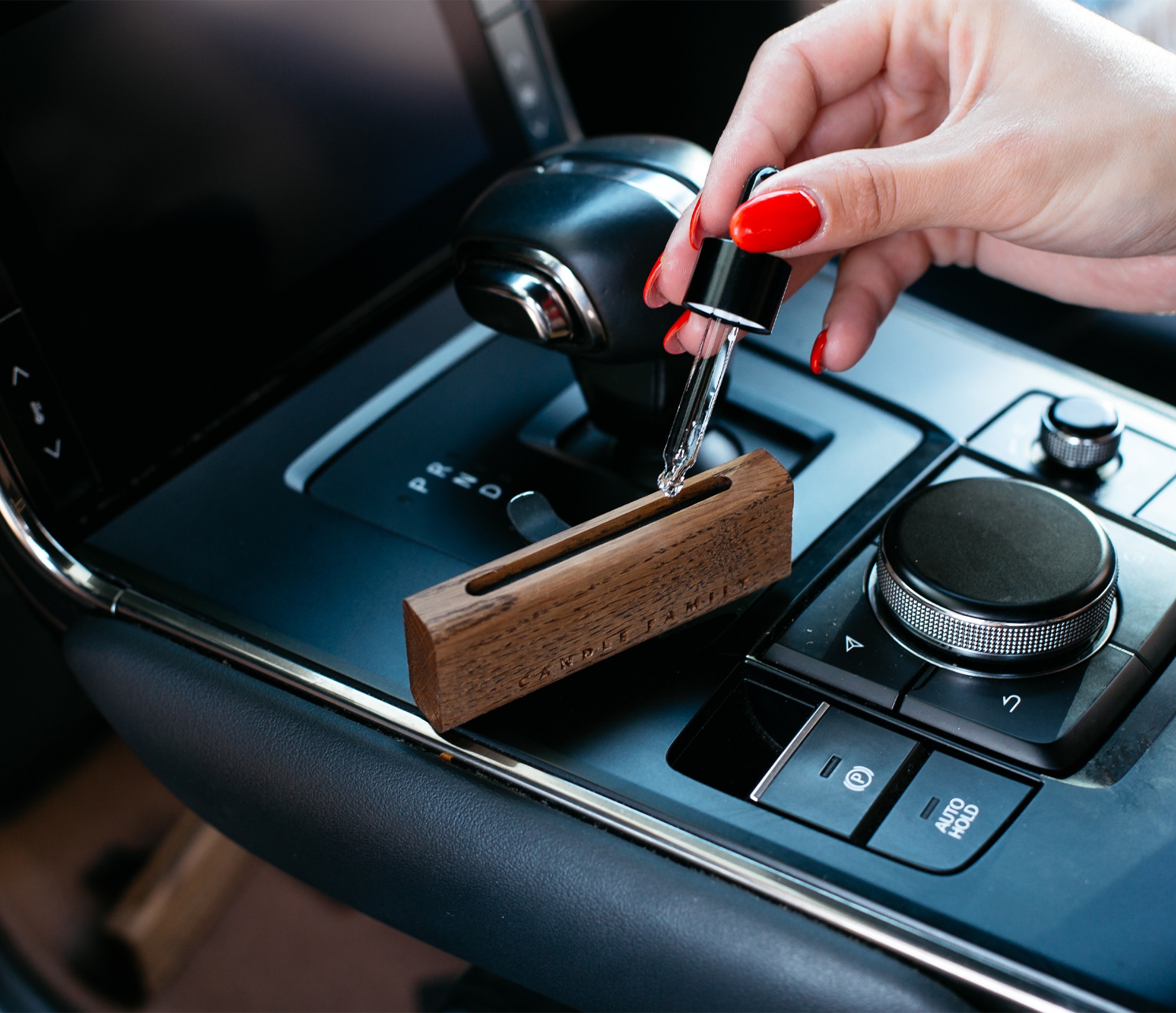 Kvapas su ąžuolo laikikliu automobiliui Herra 8 Kvapas su ąžuolo laikikliu automobiliui Herra 8