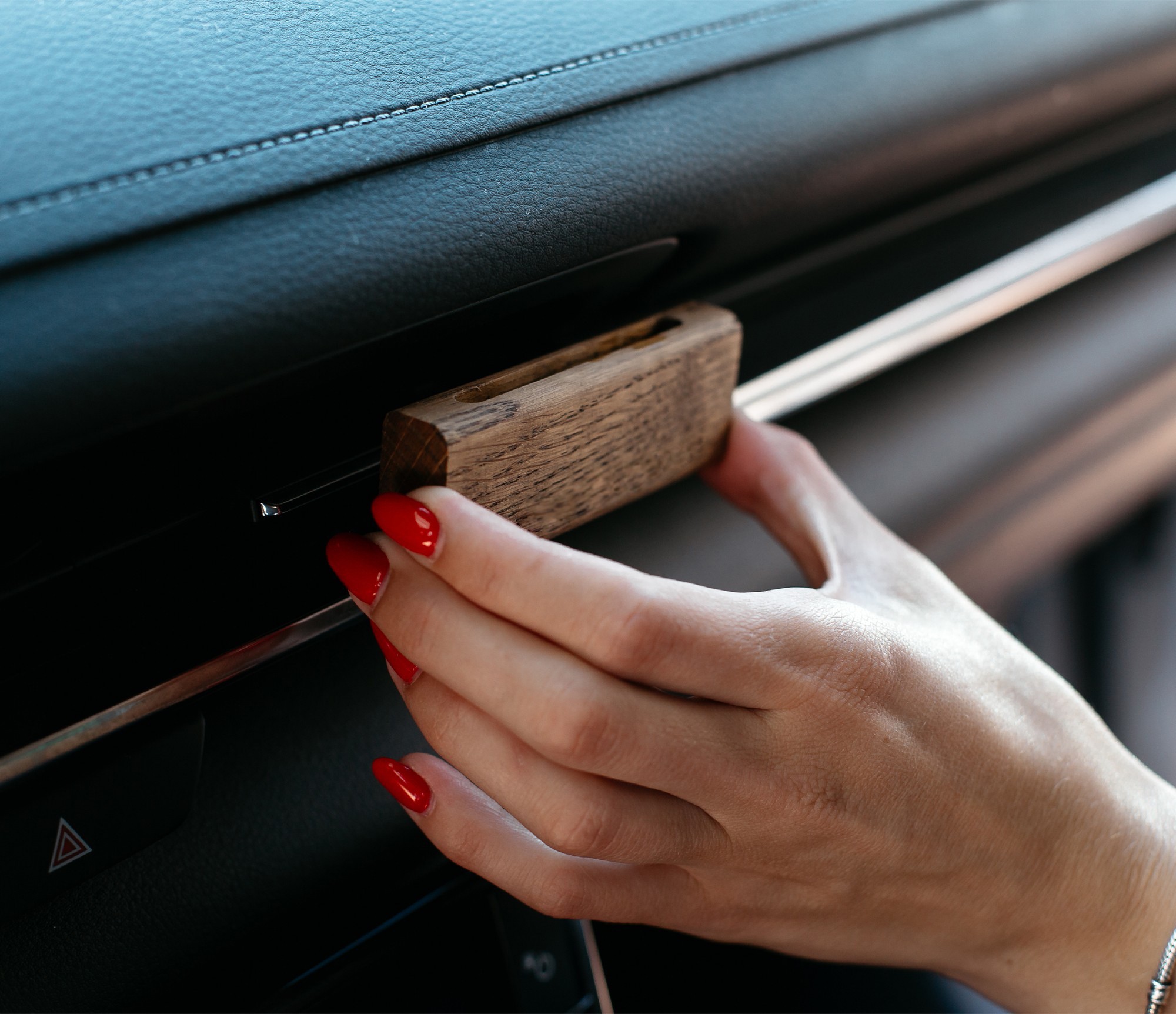 Kvapas ir ąžuolo laikiklis automobiliui Barcelona 12 Kvapas ir ąžuolo laikiklis automobiliui Barcelona 12